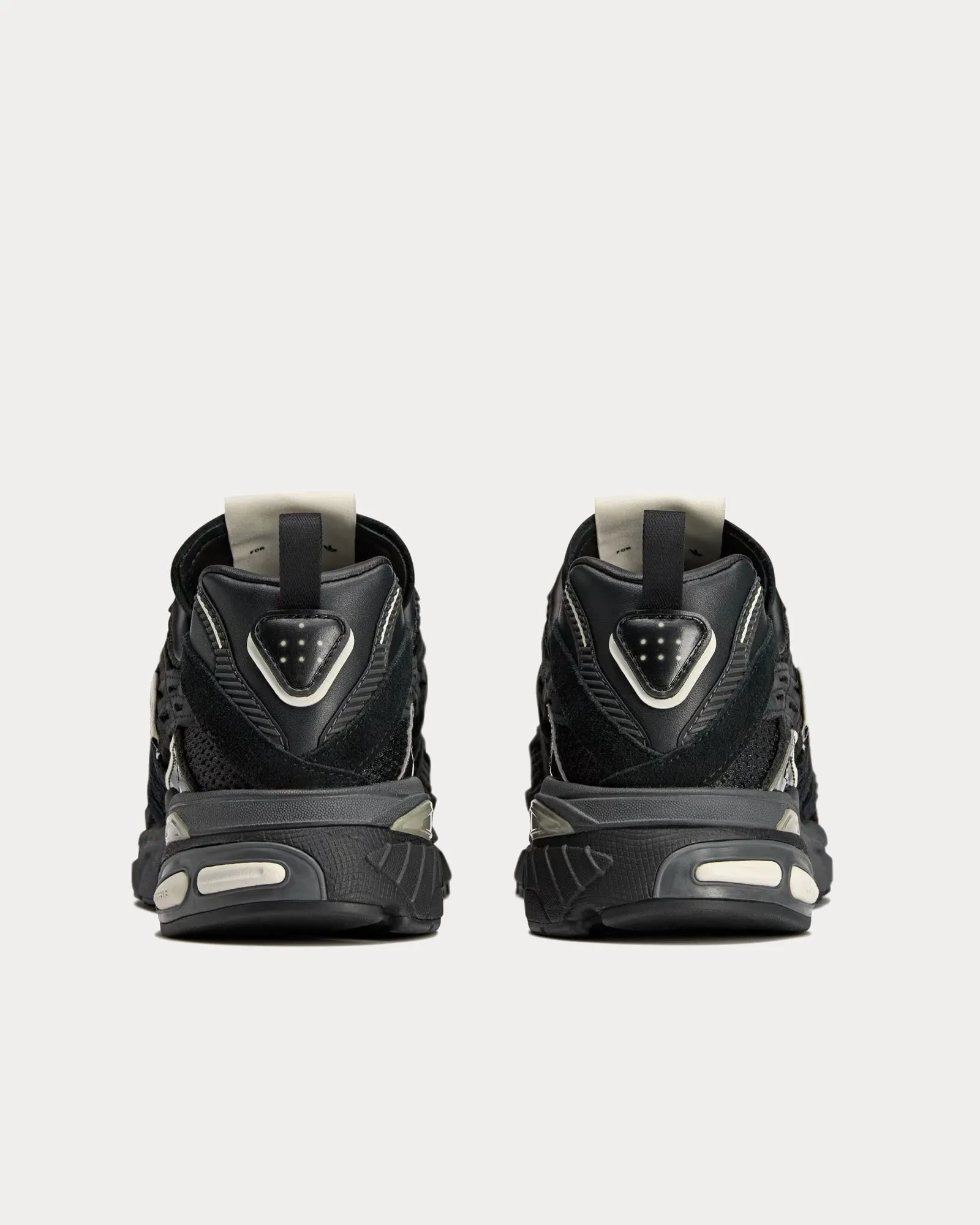 Adistar Cushion_SFTM_SS25 Core Black / Core Black / Cream White Low Top Sneakers