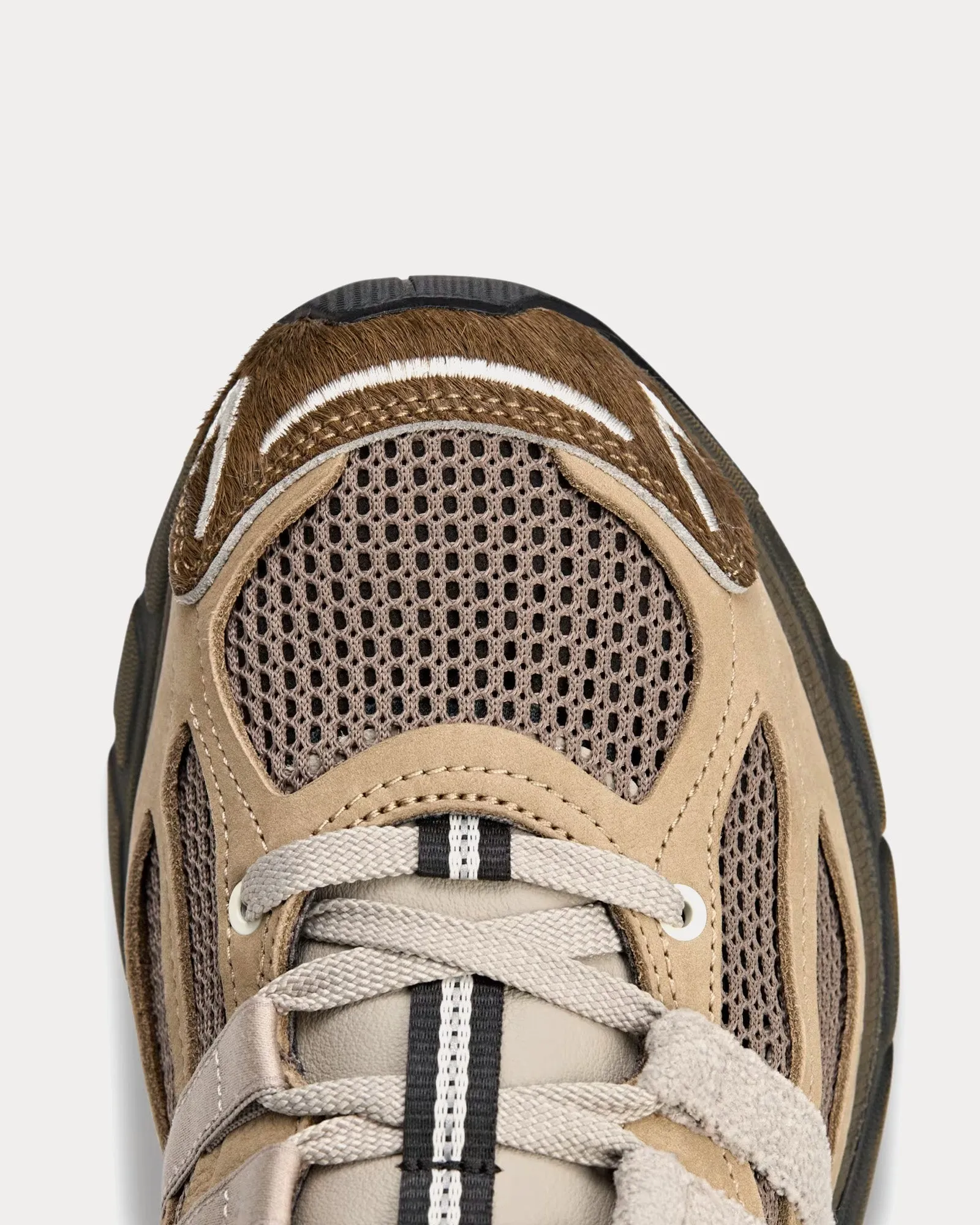 Adistar Cushion_SFTM_SS25 Simple Brown / Night Brown / Light Brown Low Top Sneakers