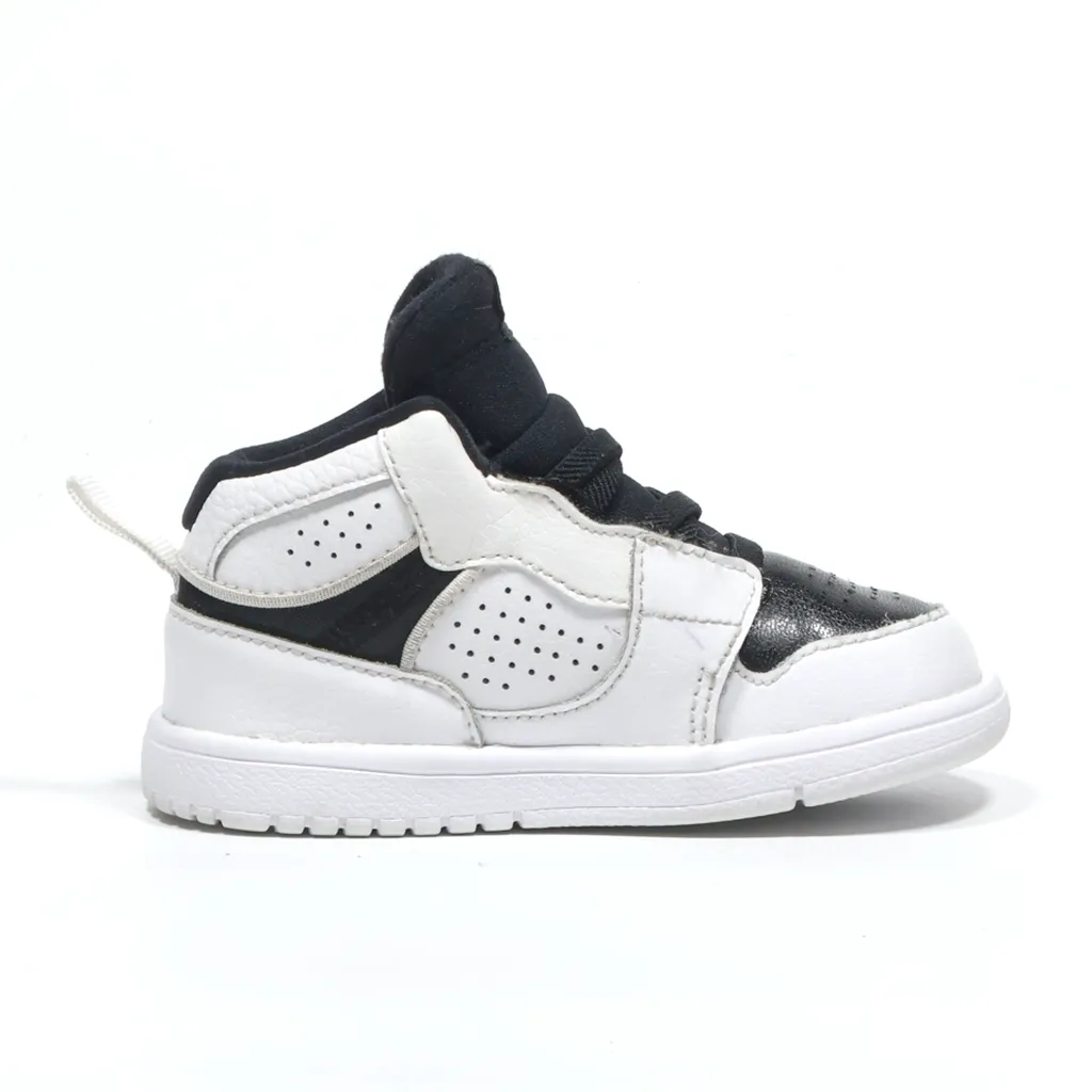 Air Jordan Sneakers Leather White Color For Kids