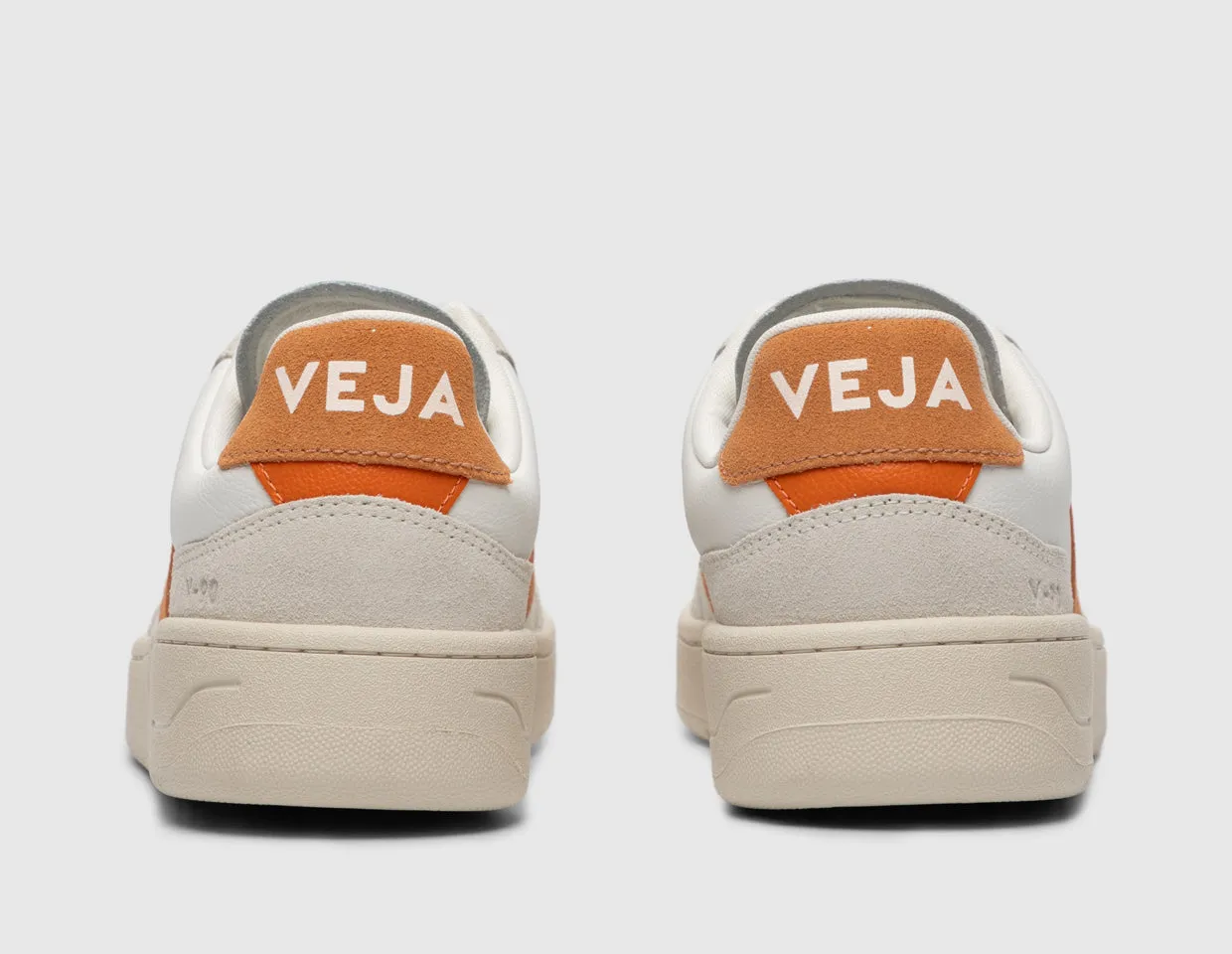 VEJA V-90 Extra White / Amber