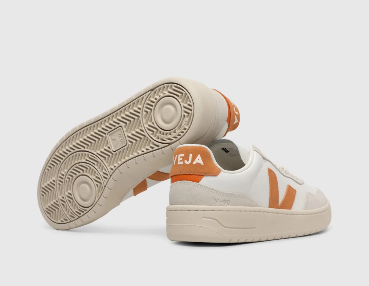 VEJA V-90 Extra White / Amber
