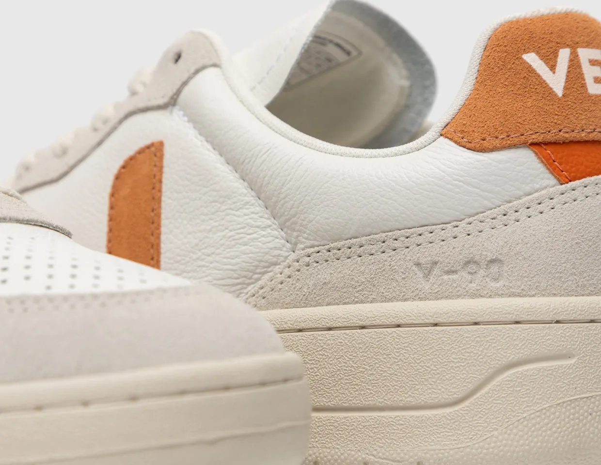 VEJA V-90 Extra White / Amber